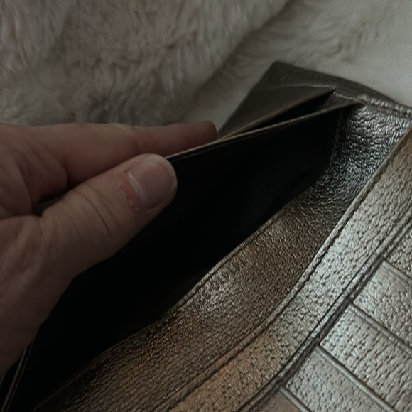 GUCCI Flap/Snap wallet GG Canvas leather trim authentic snap are tight - Picture 10 of 12